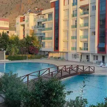 Appartement 3+1. бассейн, горы. 3 минуты до моря Antalya
