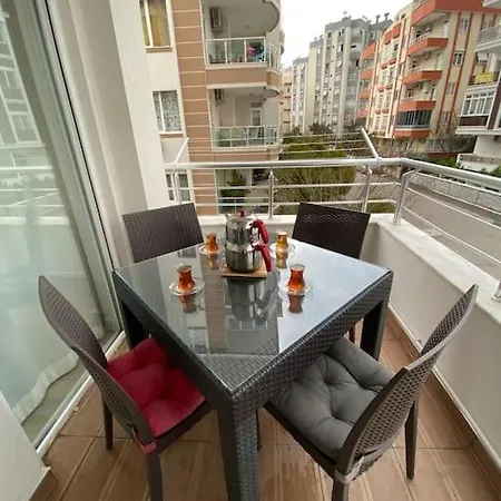Appartement 3+1. бассейн, горы. 3 минуты до моря Antalya